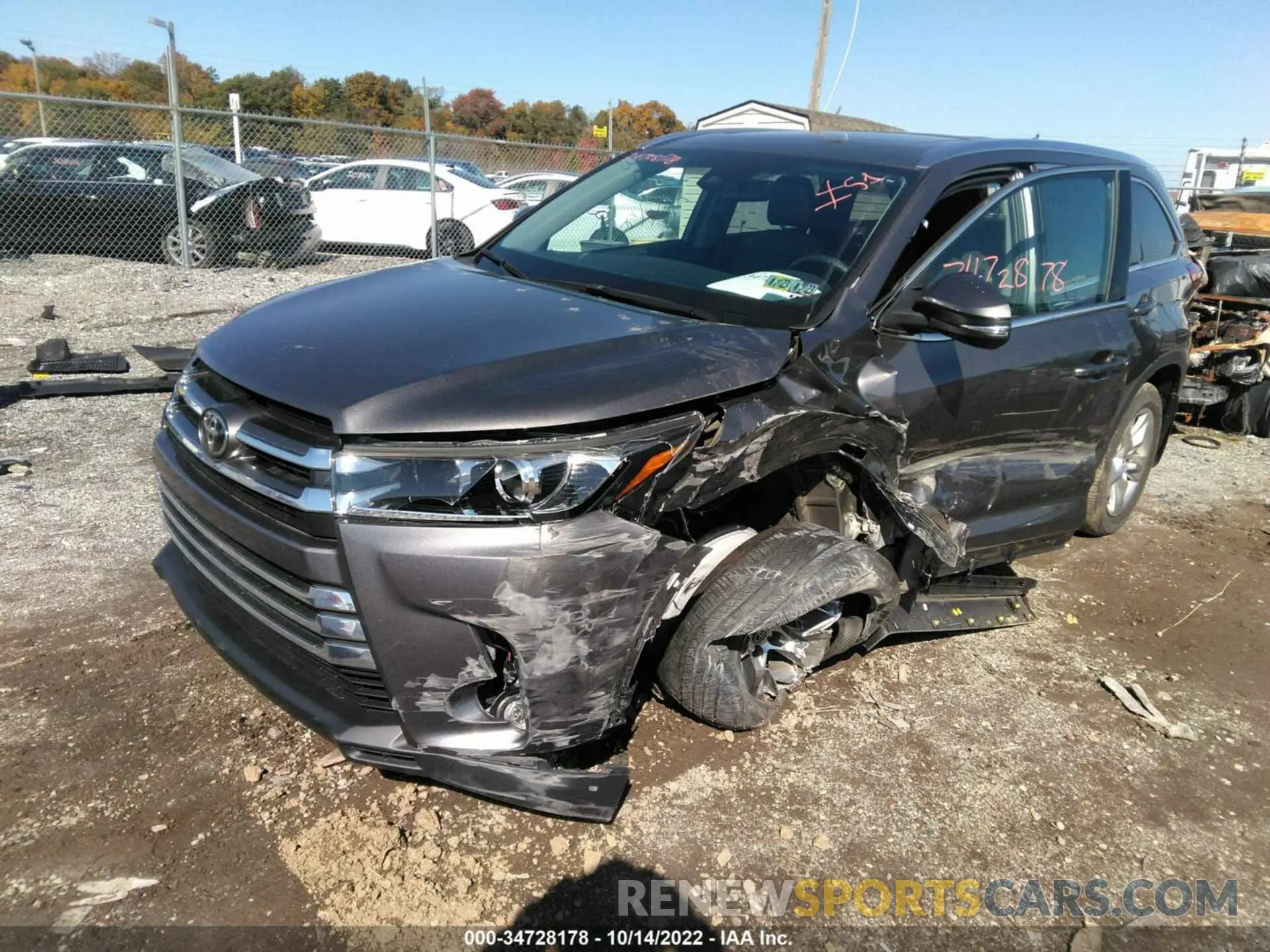 2 fotografías del automóvil dañado 5TDDZRFH9KS987643 TOYOTA HIGHLANDER 2019