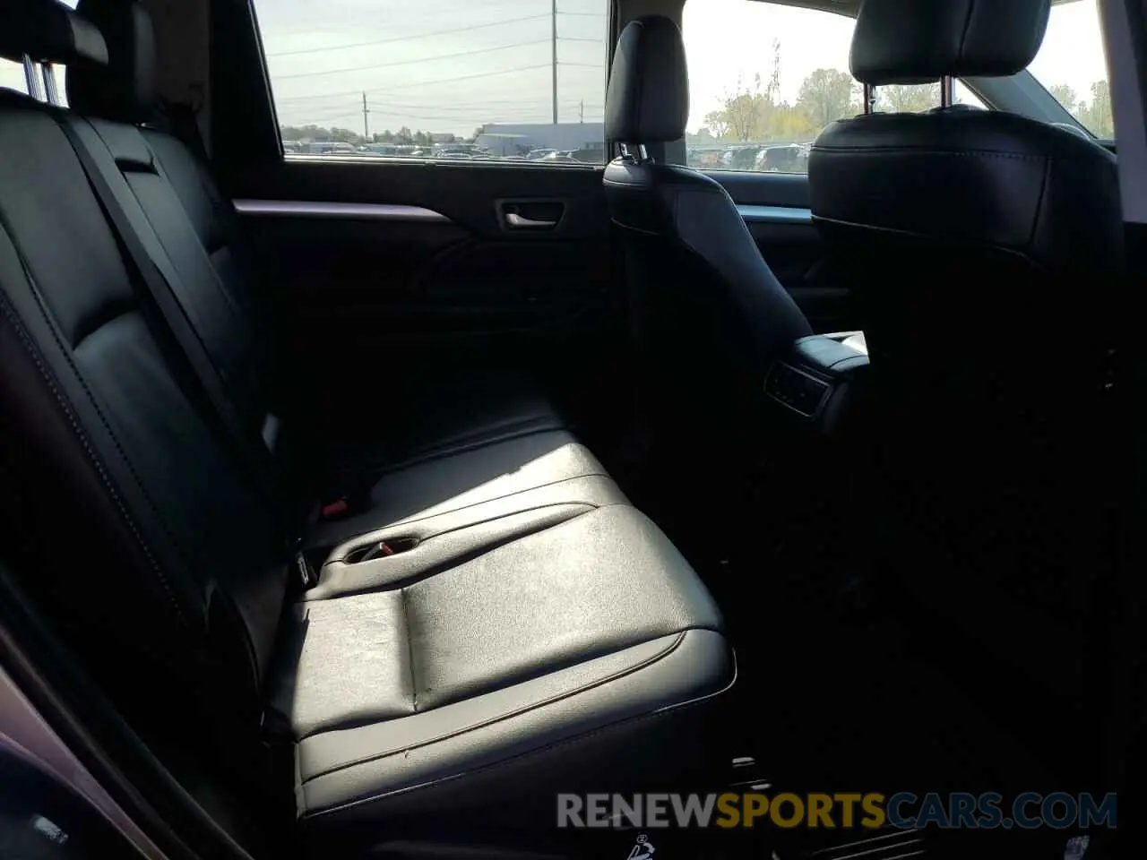 11 fotografías del automóvil dañado 5TDJGRFH4KS072823 TOYOTA HIGHLANDER 2019