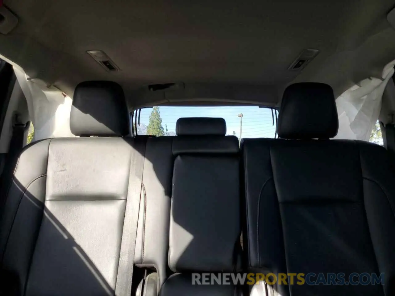 10 fotografías del automóvil dañado 5TDJGRFH8KS067544 TOYOTA HIGHLANDER 2019