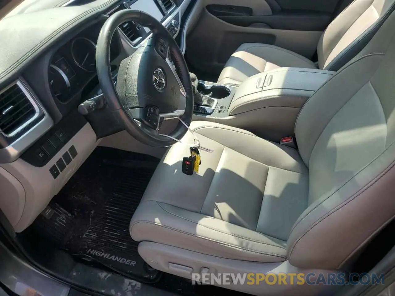 7 fotografías del automóvil dañado 5TDJGRFH8KS074171 TOYOTA HIGHLANDER 2019