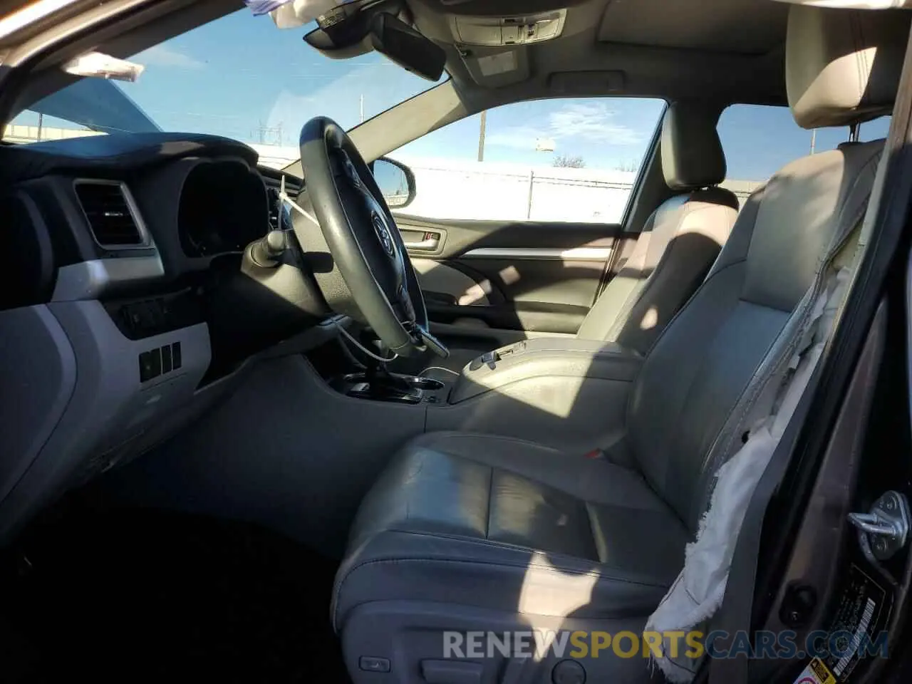 7 fotografías del automóvil dañado 5TDJGRFHXKS075502 TOYOTA HIGHLANDER 2019