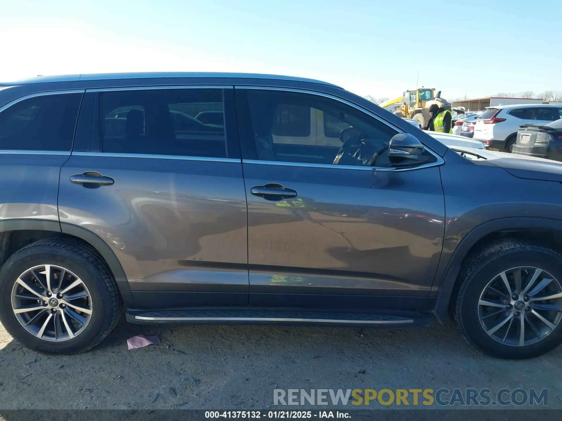 13 fotografías del automóvil dañado 5TDJZRFH0KS570964 TOYOTA HIGHLANDER 2019