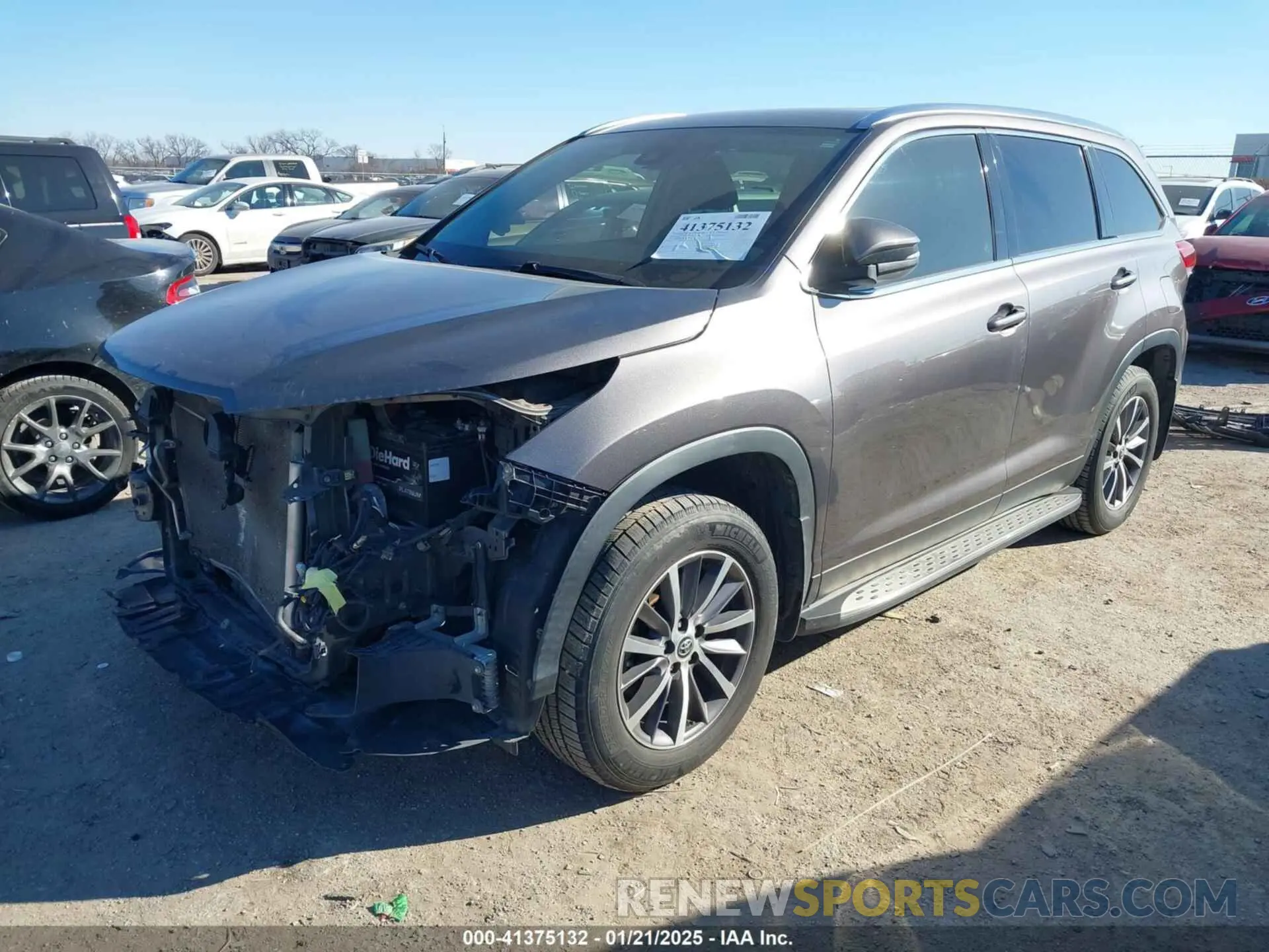 2 fotografías del automóvil dañado 5TDJZRFH0KS570964 TOYOTA HIGHLANDER 2019