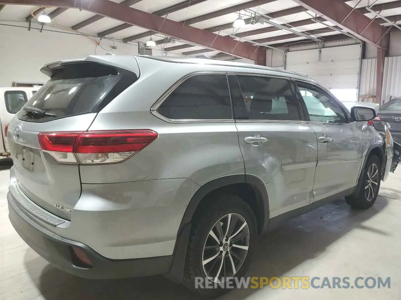 3 fotografías del automóvil dañado 5TDJZRFH0KS579924 TOYOTA HIGHLANDER 2019