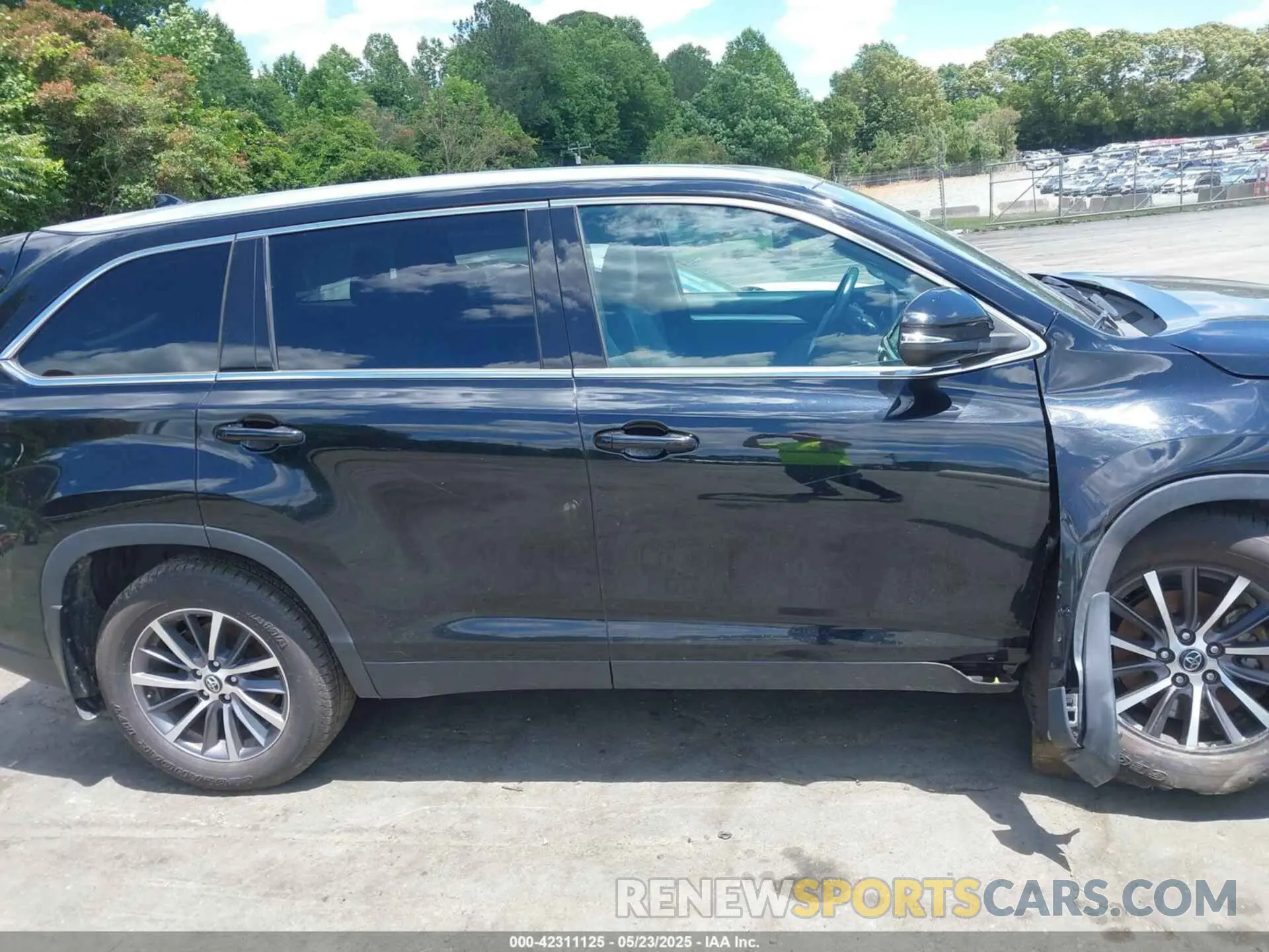 13 fotografías del automóvil dañado 5TDJZRFH0KS585898 TOYOTA HIGHLANDER 2019