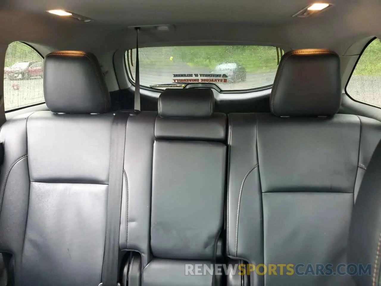 10 fotografías del automóvil dañado 5TDJZRFH0KS591068 TOYOTA HIGHLANDER 2019