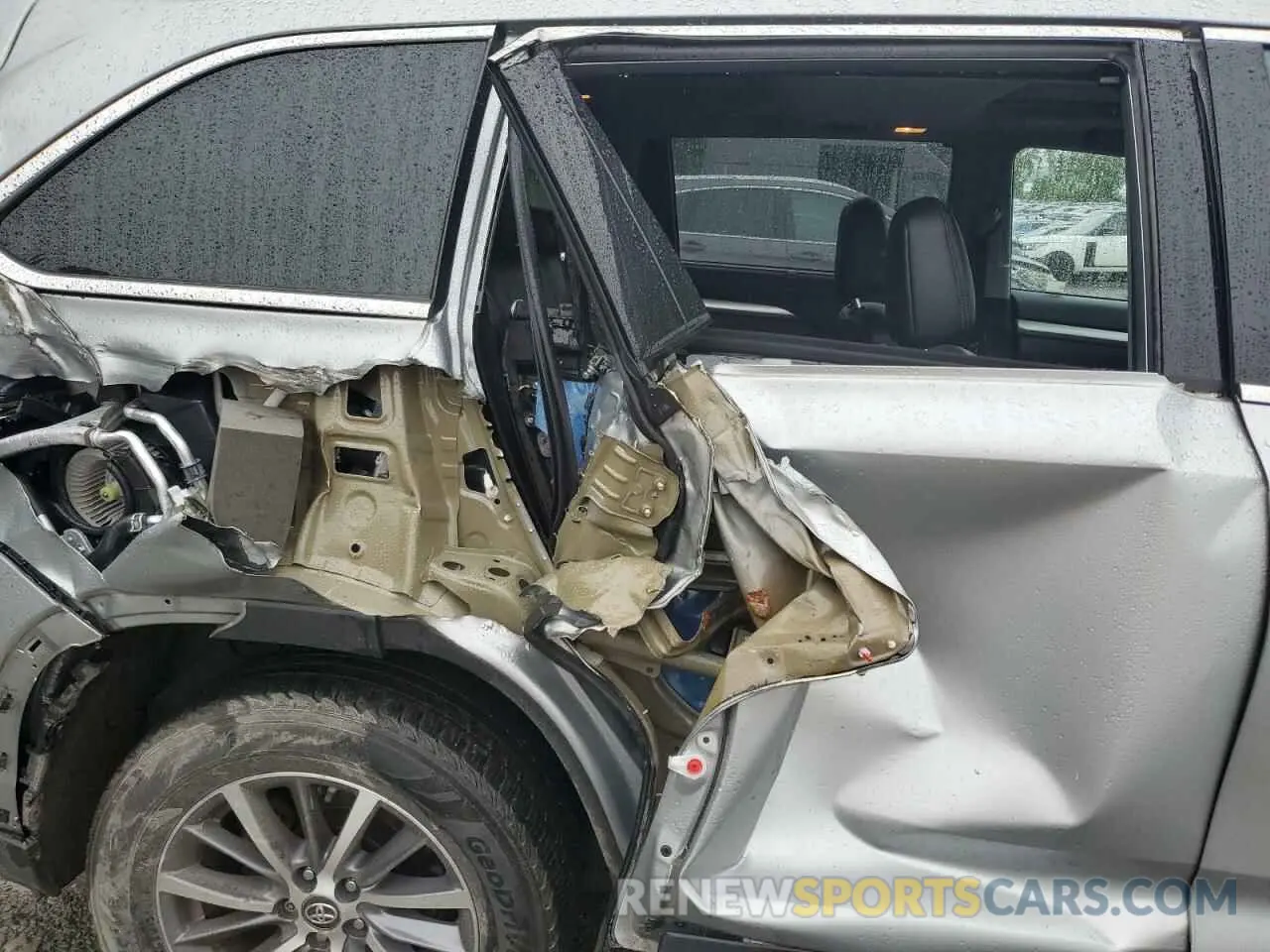 11 fotografías del automóvil dañado 5TDJZRFH0KS591068 TOYOTA HIGHLANDER 2019