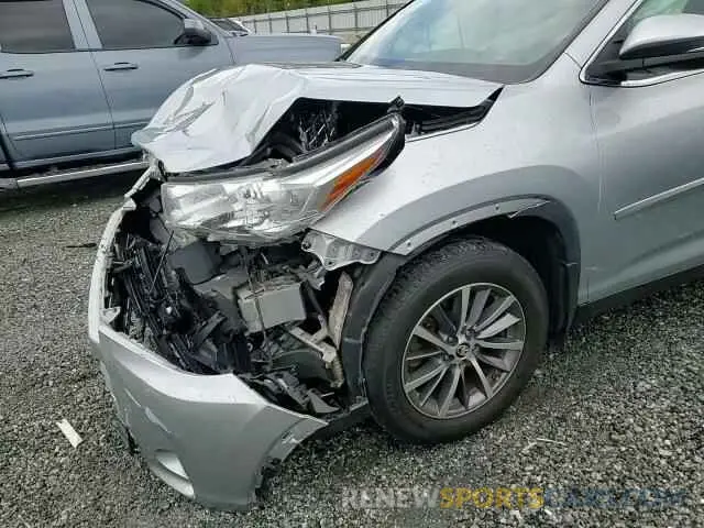 11 fotografías del automóvil dañado 5TDJZRFH0KS593872 TOYOTA HIGHLANDER 2019