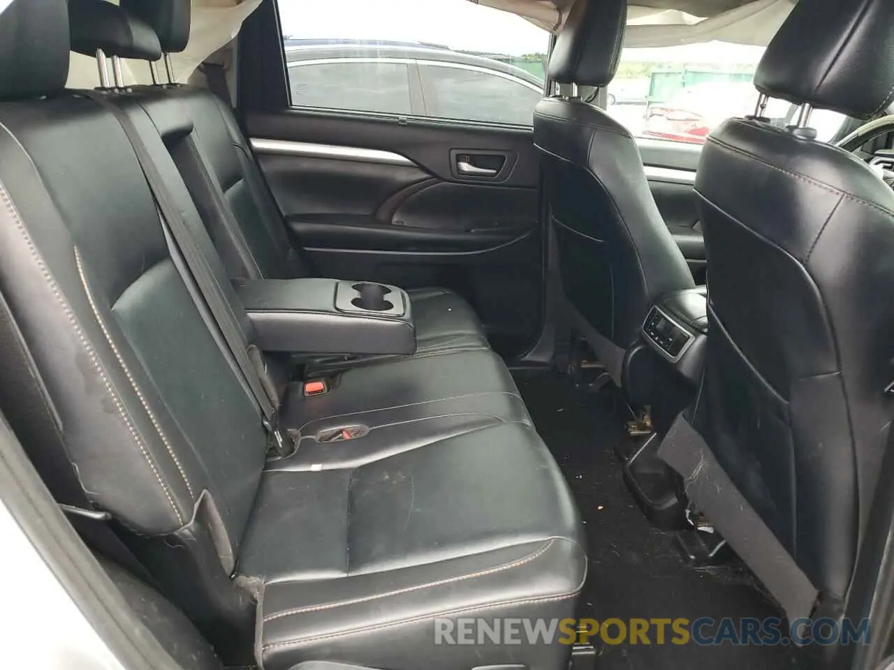 12 fotografías del automóvil dañado 5TDJZRFH0KS593872 TOYOTA HIGHLANDER 2019
