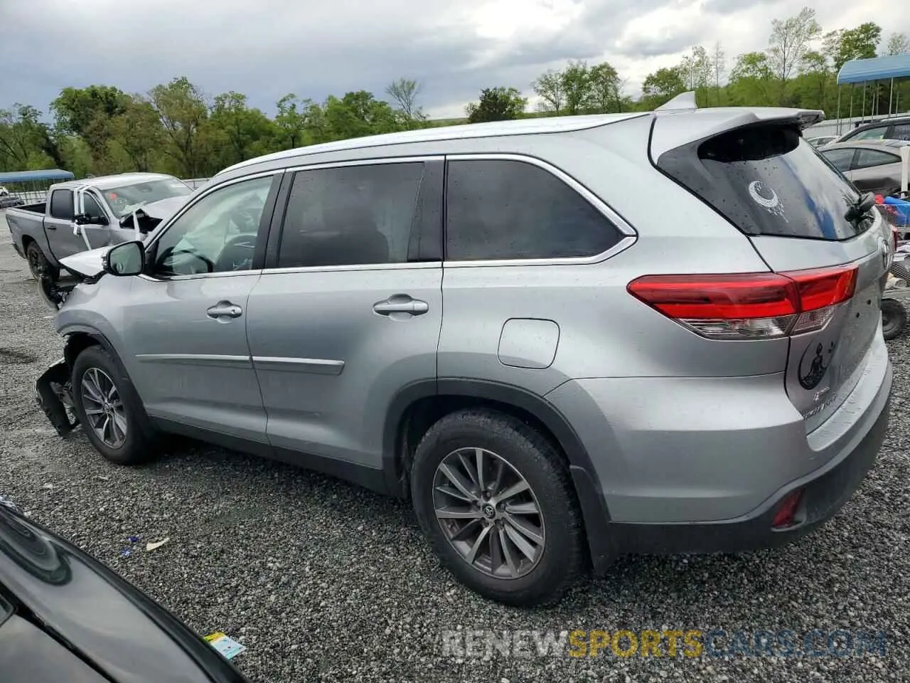 2 fotografías del automóvil dañado 5TDJZRFH0KS593872 TOYOTA HIGHLANDER 2019