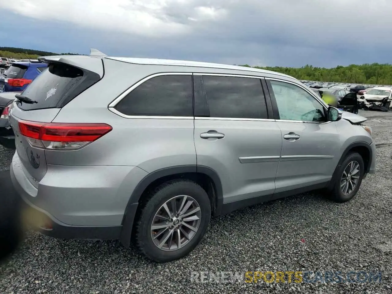 3 fotografías del automóvil dañado 5TDJZRFH0KS593872 TOYOTA HIGHLANDER 2019