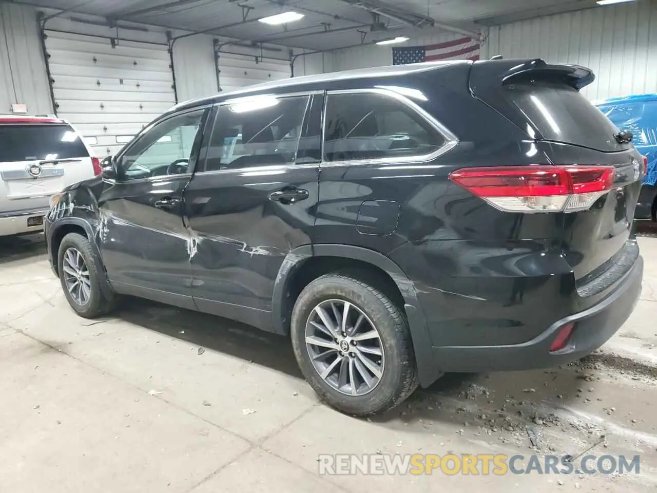 2 fotografías del automóvil dañado 5TDJZRFH0KS602442 TOYOTA HIGHLANDER 2019