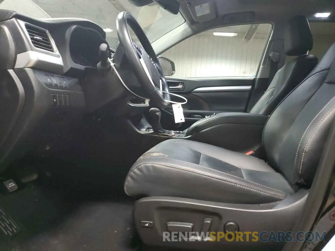 7 fotografías del automóvil dañado 5TDJZRFH0KS602442 TOYOTA HIGHLANDER 2019