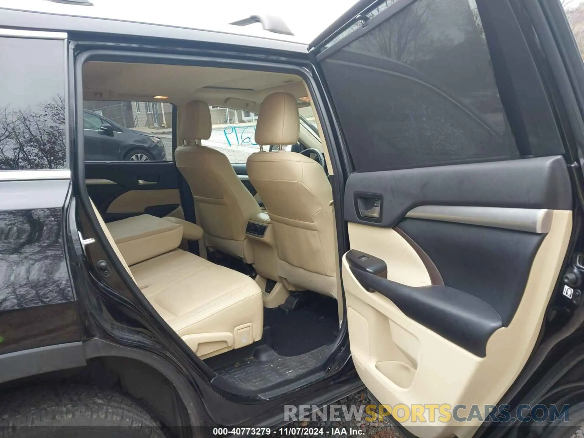 8 fotografías del automóvil dañado 5TDJZRFH0KS617099 TOYOTA HIGHLANDER 2019