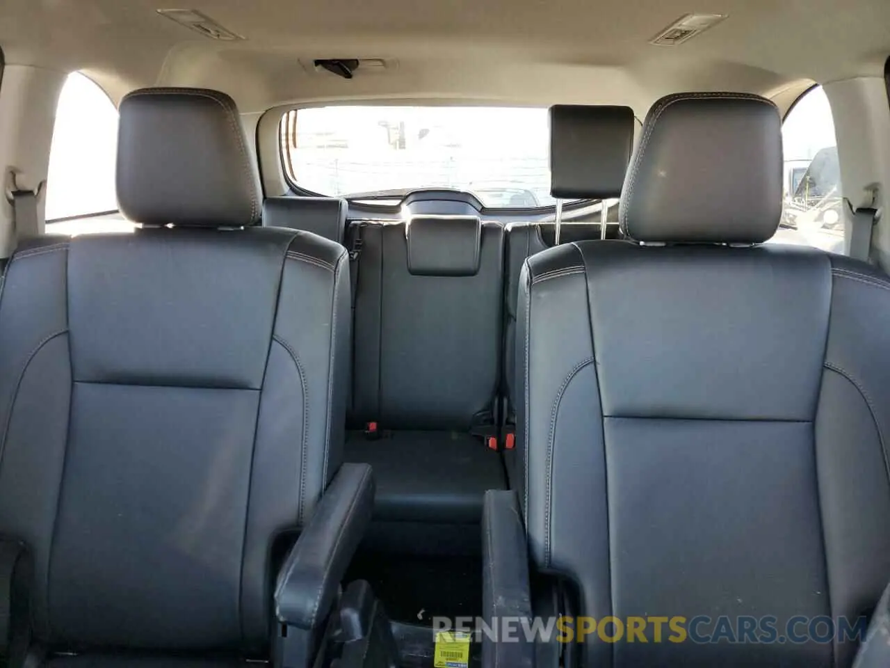 10 fotografías del automóvil dañado 5TDJZRFH0KS618270 TOYOTA HIGHLANDER 2019