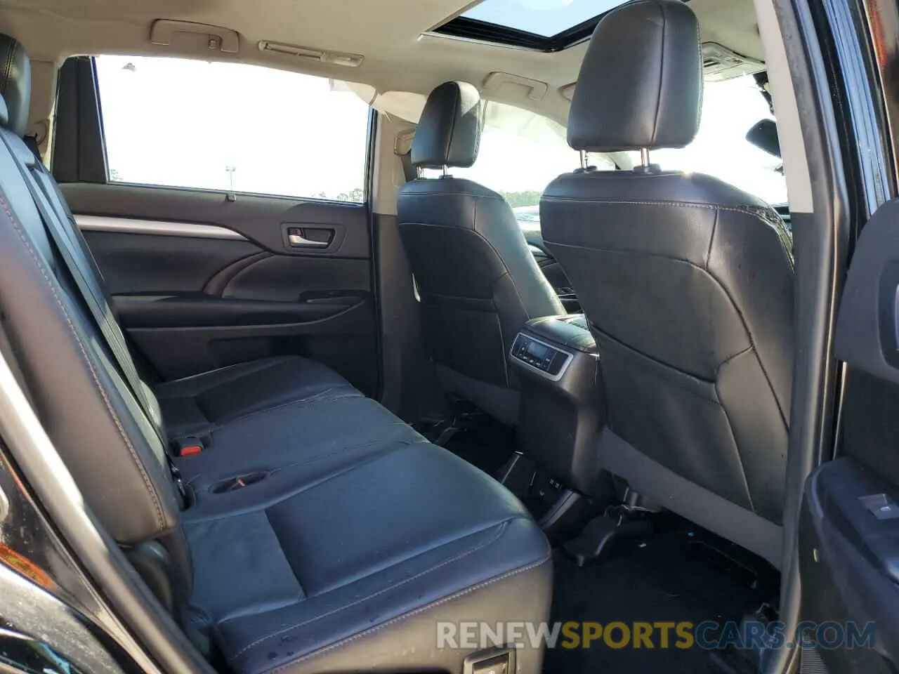 11 fotografías del automóvil dañado 5TDJZRFH0KS618463 TOYOTA HIGHLANDER 2019