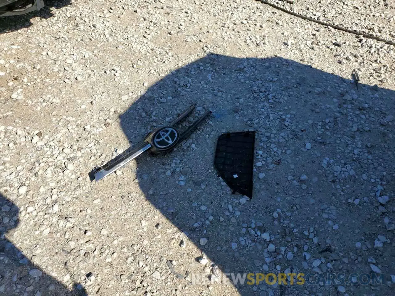13 fotografías del automóvil dañado 5TDJZRFH0KS618463 TOYOTA HIGHLANDER 2019
