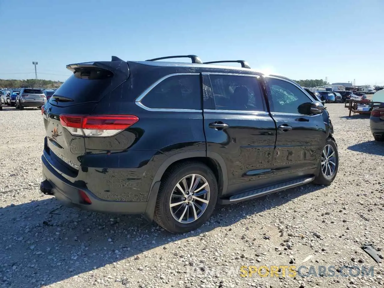 3 fotografías del automóvil dañado 5TDJZRFH0KS618463 TOYOTA HIGHLANDER 2019