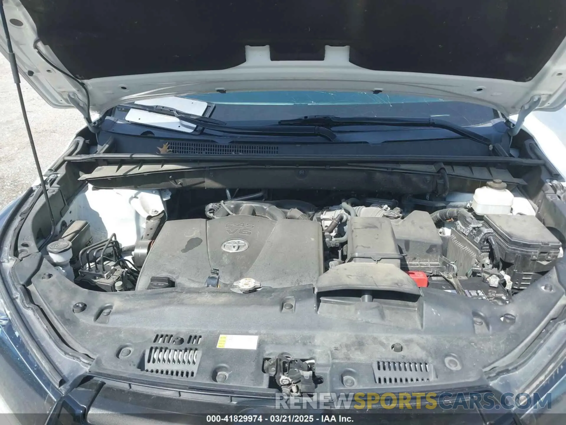 10 fotografías del automóvil dañado 5TDJZRFH0KS620178 TOYOTA HIGHLANDER 2019