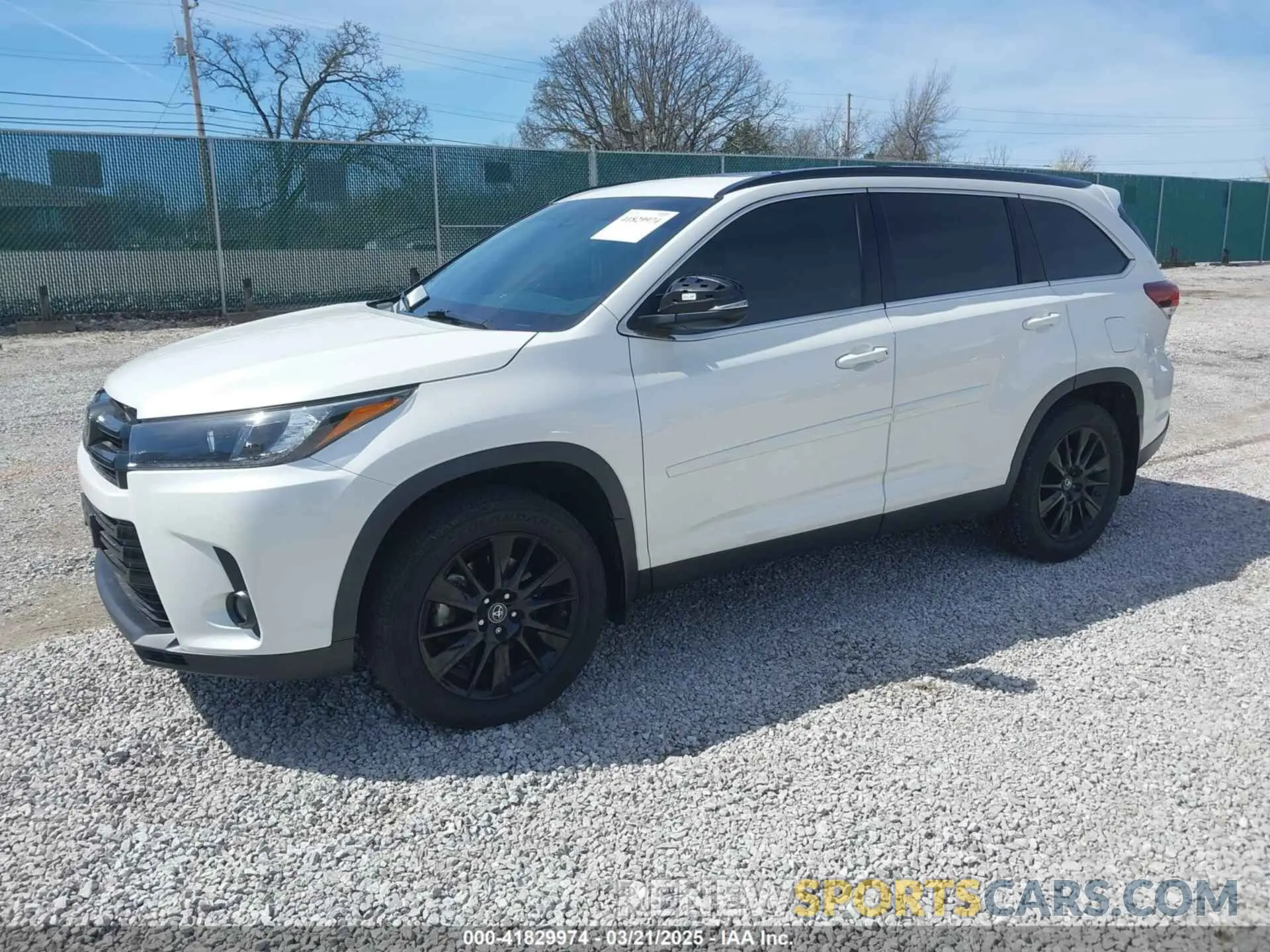 2 fotografías del automóvil dañado 5TDJZRFH0KS620178 TOYOTA HIGHLANDER 2019