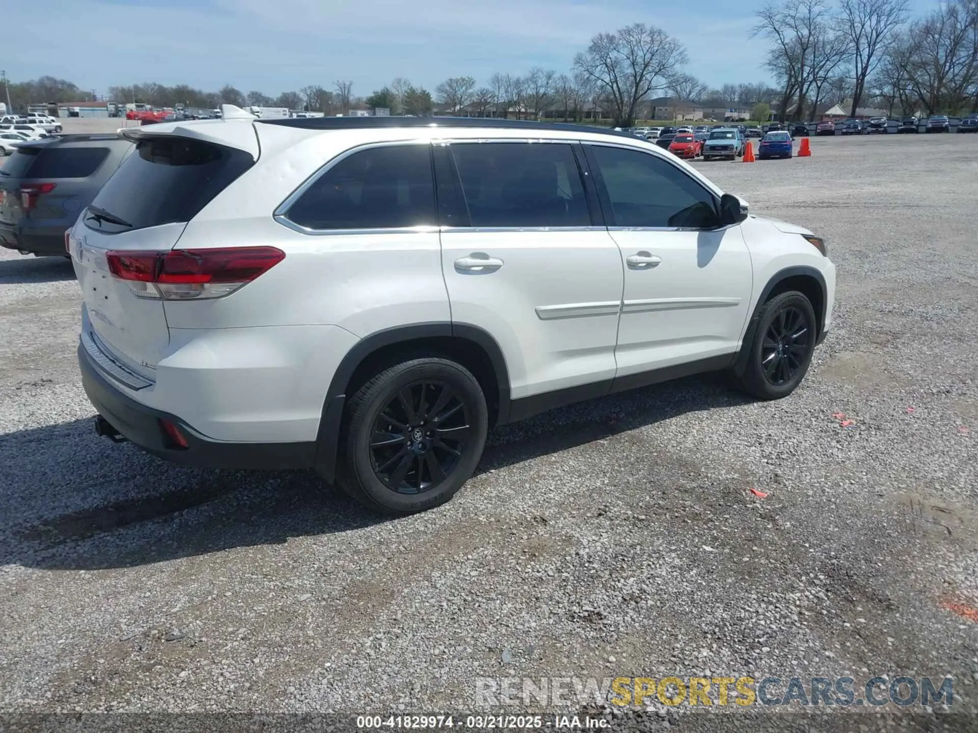 4 fotografías del automóvil dañado 5TDJZRFH0KS620178 TOYOTA HIGHLANDER 2019