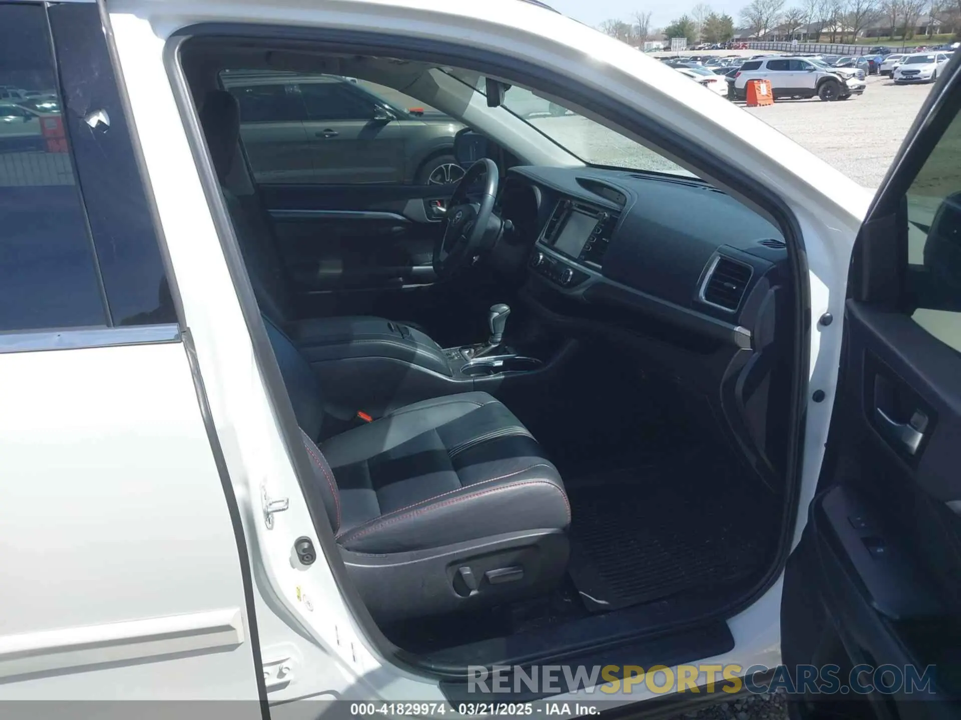 5 fotografías del automóvil dañado 5TDJZRFH0KS620178 TOYOTA HIGHLANDER 2019