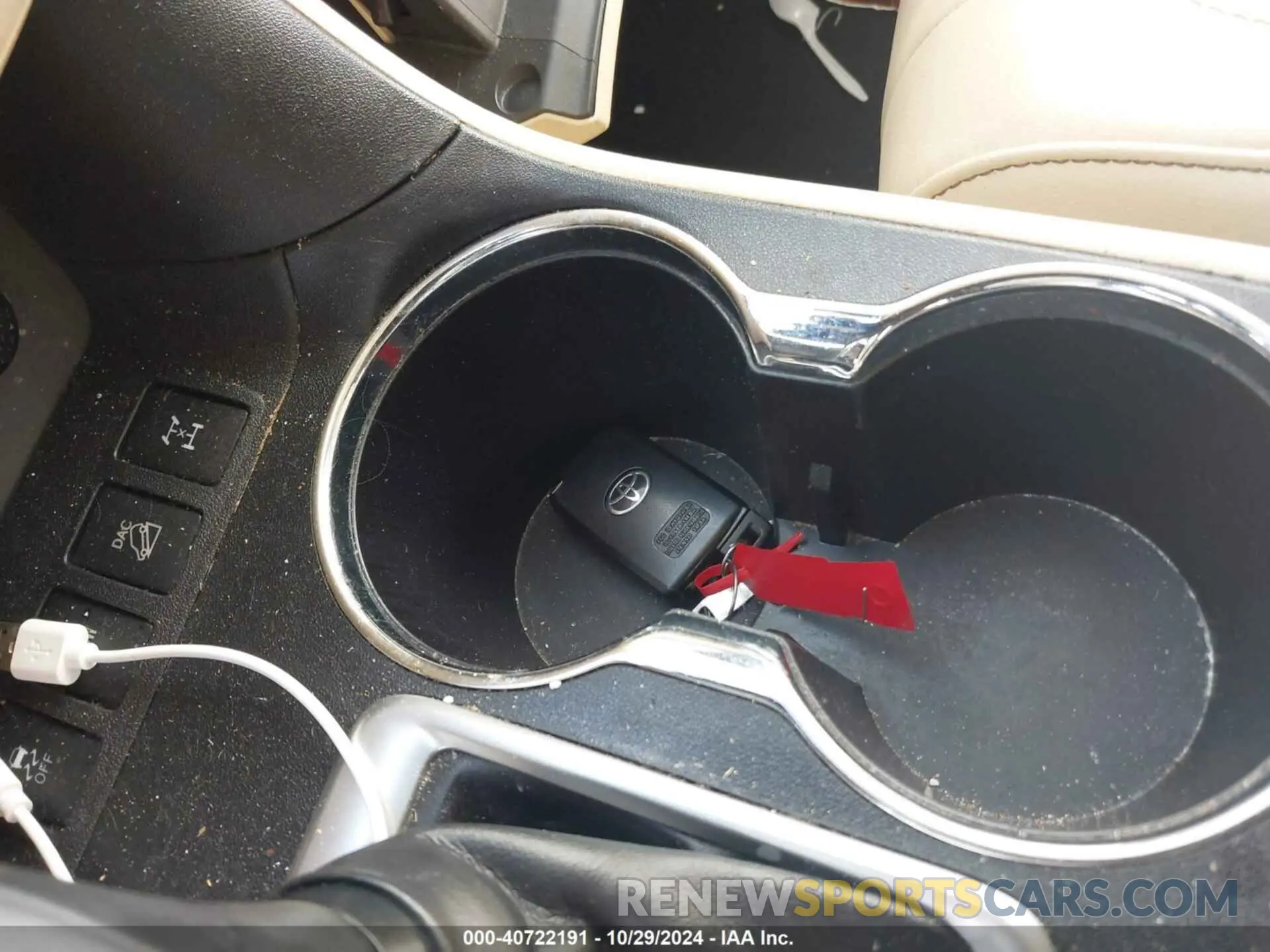 11 fotografías del automóvil dañado 5TDJZRFH0KS705473 TOYOTA HIGHLANDER 2019