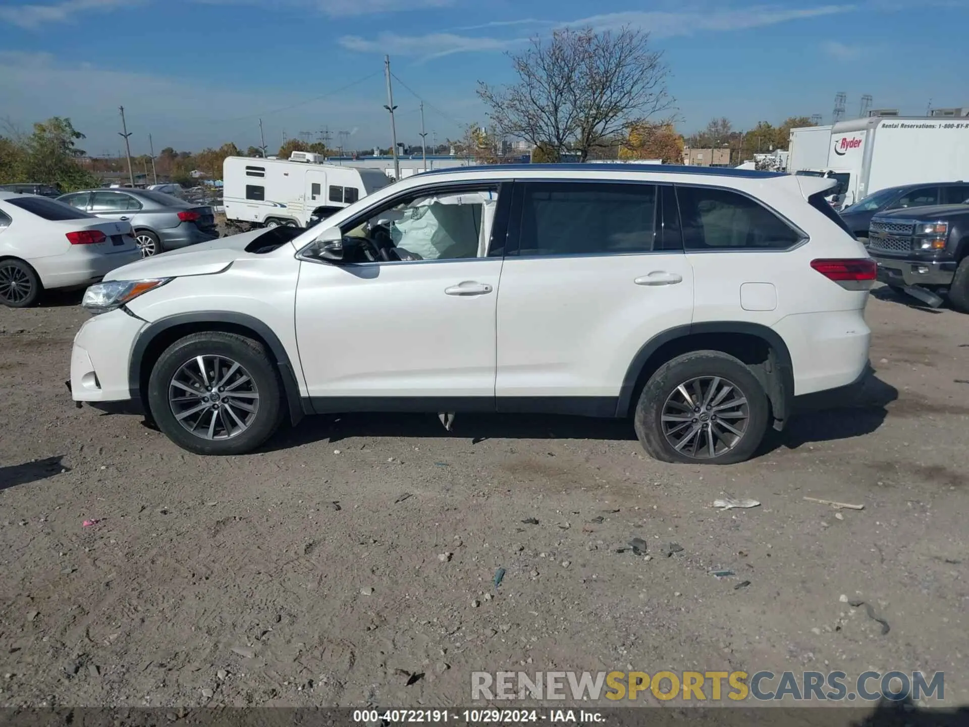 14 fotografías del automóvil dañado 5TDJZRFH0KS705473 TOYOTA HIGHLANDER 2019