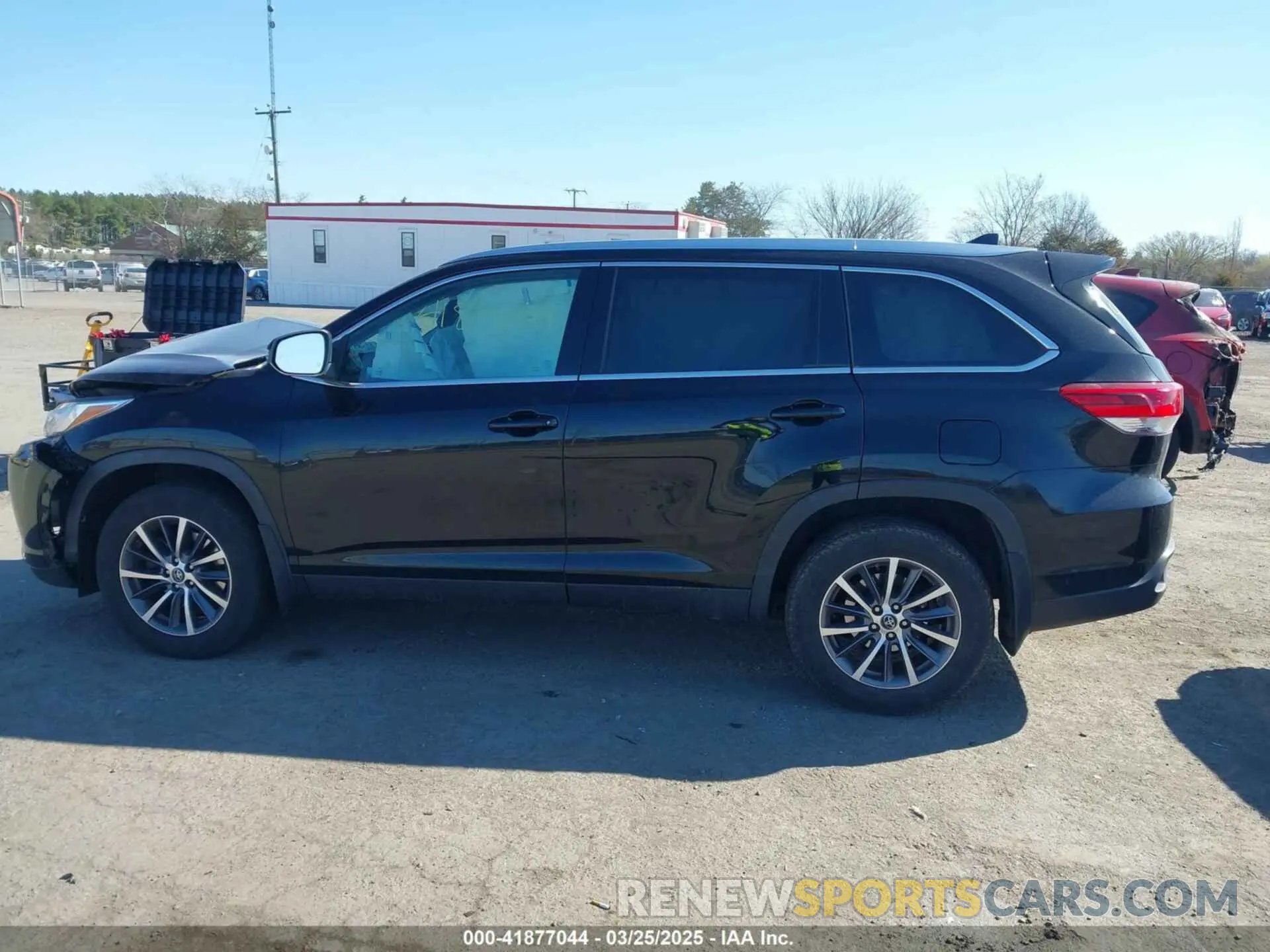 14 fotografías del automóvil dañado 5TDJZRFH0KS711578 TOYOTA HIGHLANDER 2019