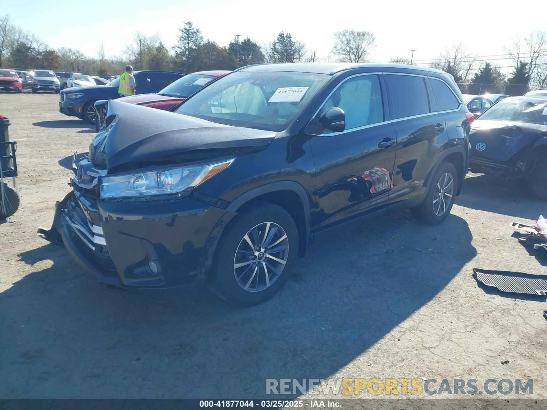 2 fotografías del automóvil dañado 5TDJZRFH0KS711578 TOYOTA HIGHLANDER 2019