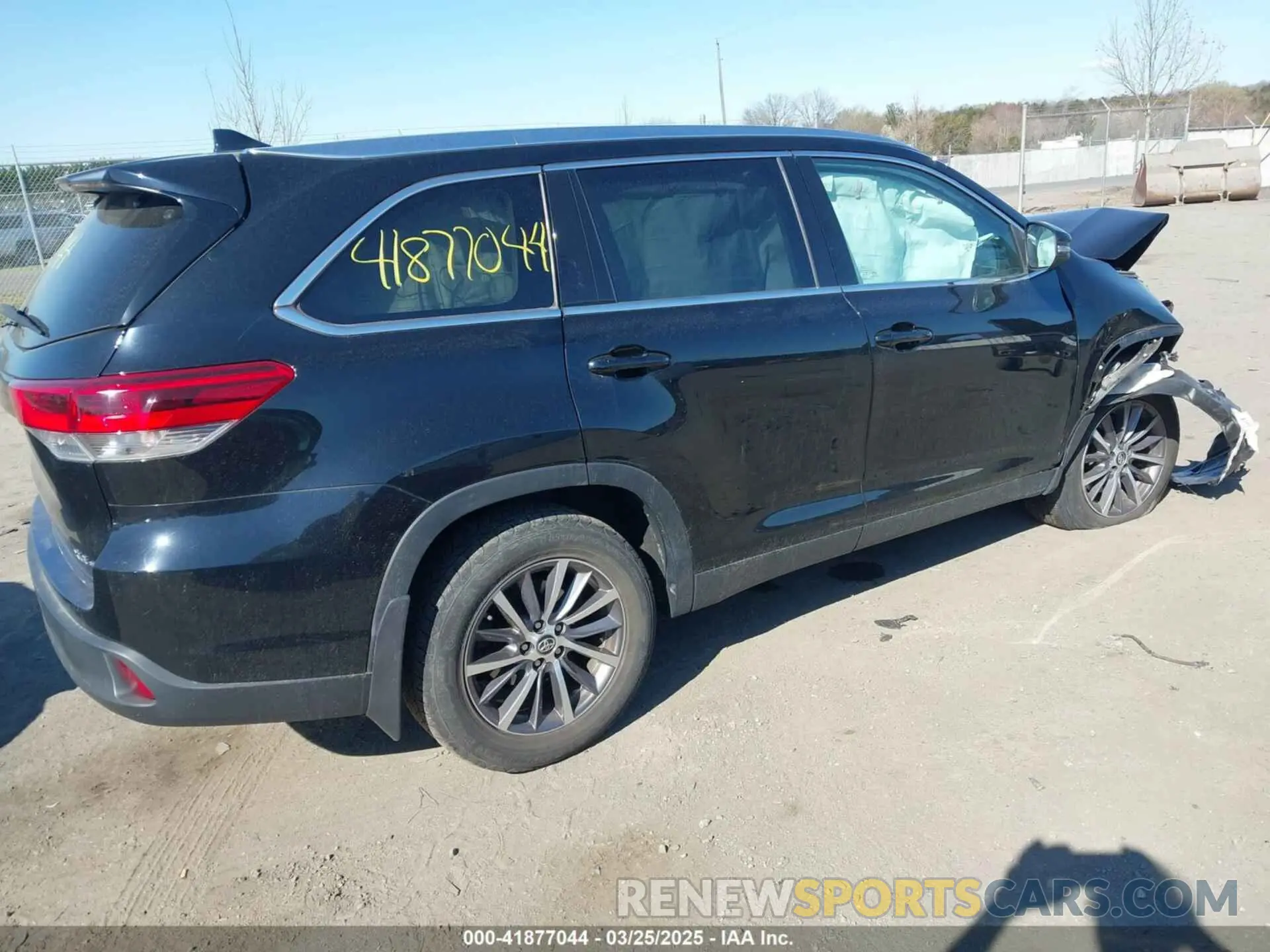 4 fotografías del automóvil dañado 5TDJZRFH0KS711578 TOYOTA HIGHLANDER 2019