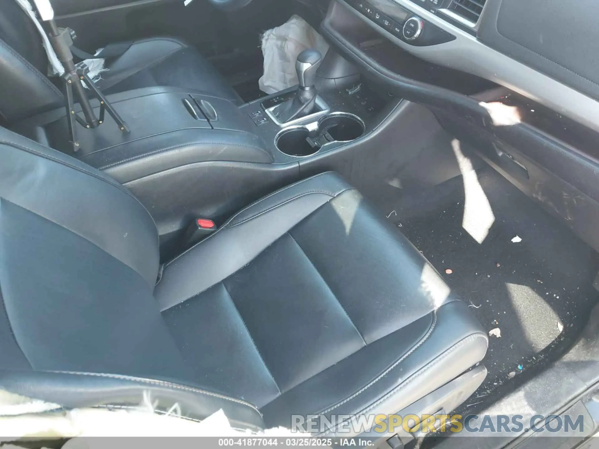 5 fotografías del automóvil dañado 5TDJZRFH0KS711578 TOYOTA HIGHLANDER 2019