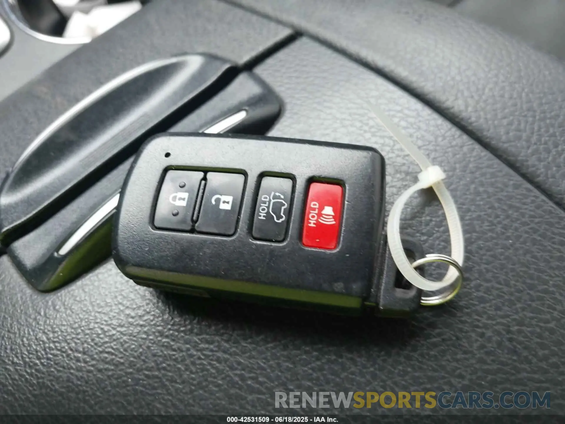 11 fotografías del automóvil dañado 5TDJZRFH0KS722418 TOYOTA HIGHLANDER 2019
