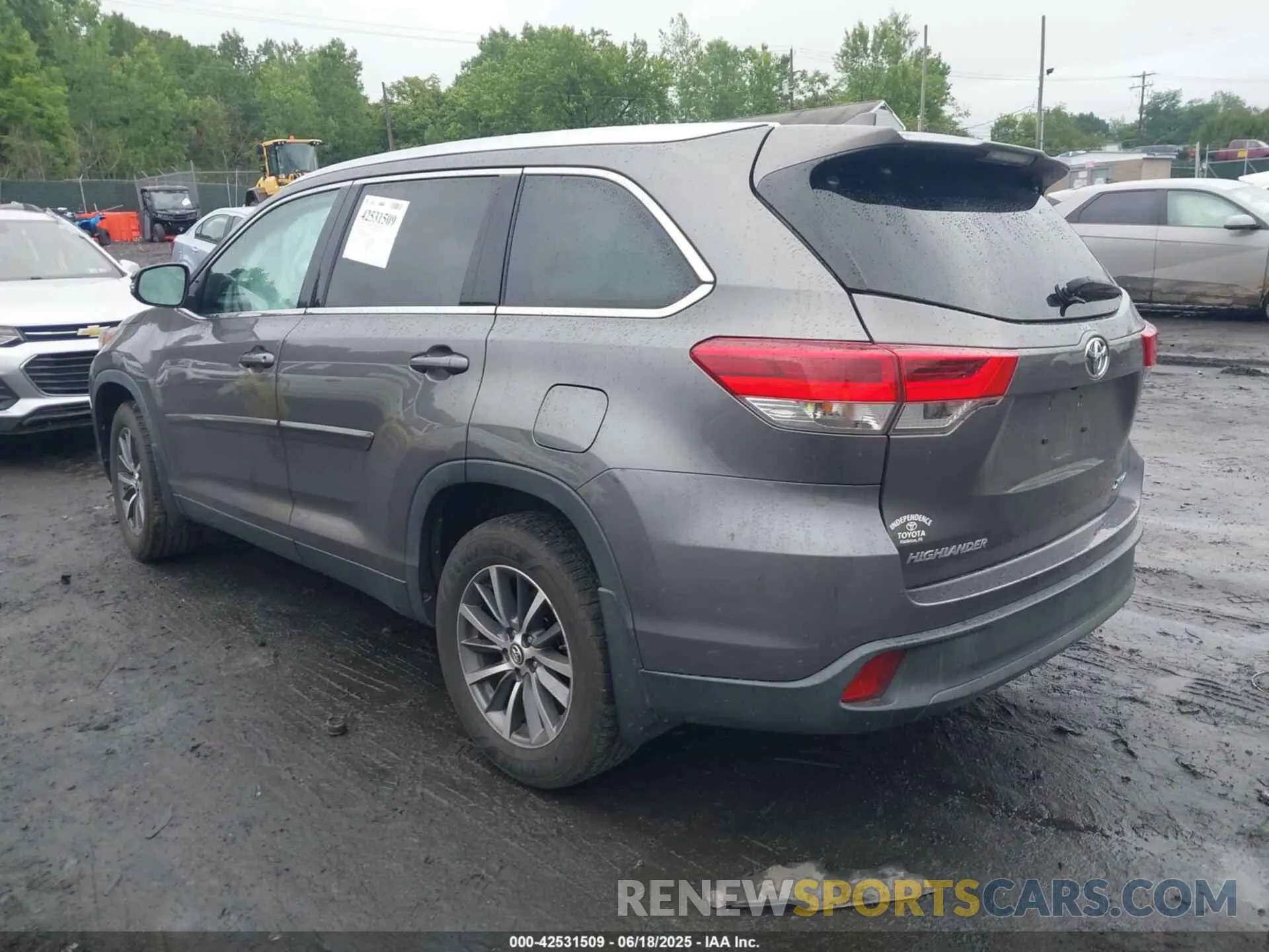3 fotografías del automóvil dañado 5TDJZRFH0KS722418 TOYOTA HIGHLANDER 2019