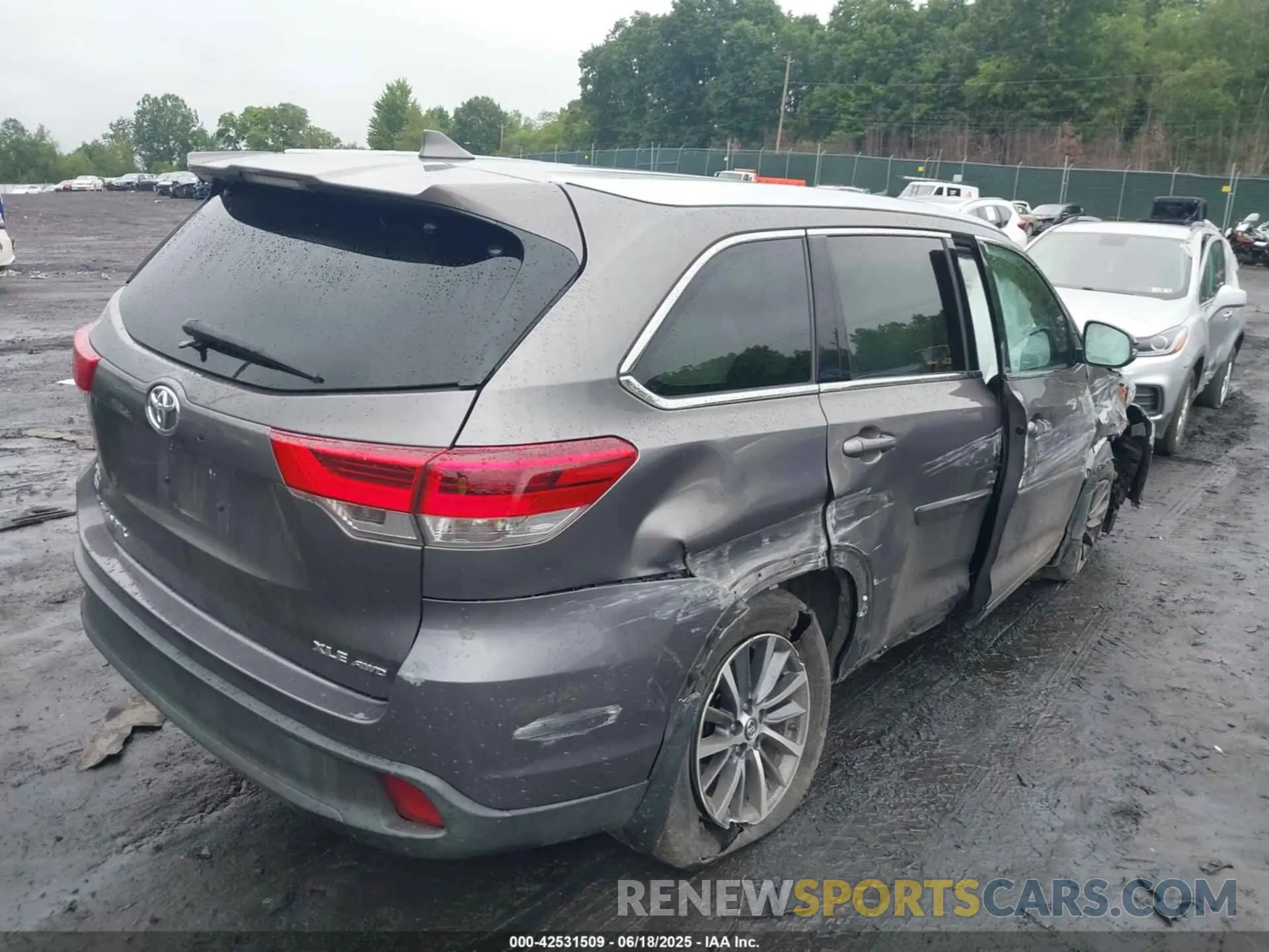 4 fotografías del automóvil dañado 5TDJZRFH0KS722418 TOYOTA HIGHLANDER 2019