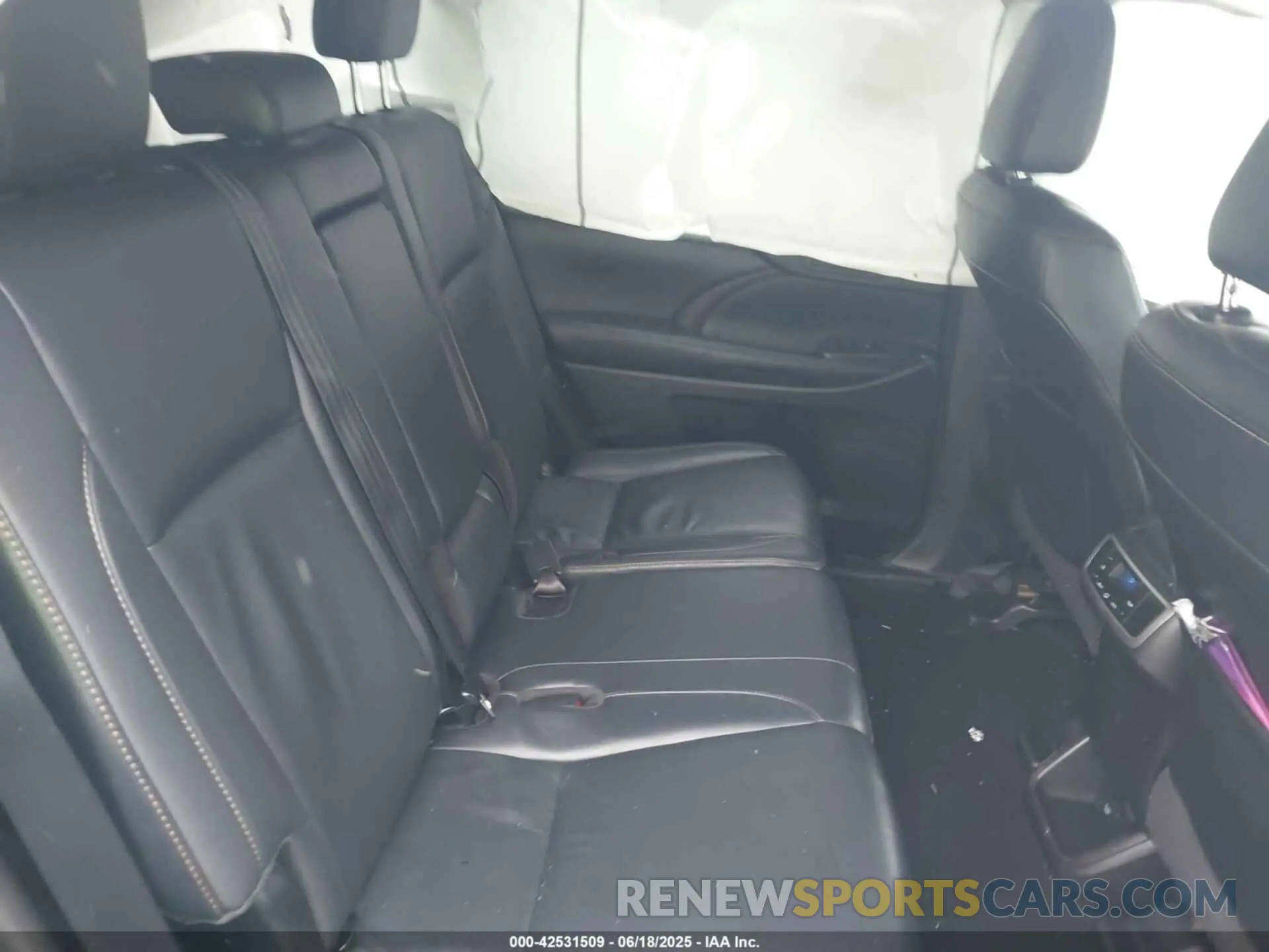 8 fotografías del automóvil dañado 5TDJZRFH0KS722418 TOYOTA HIGHLANDER 2019