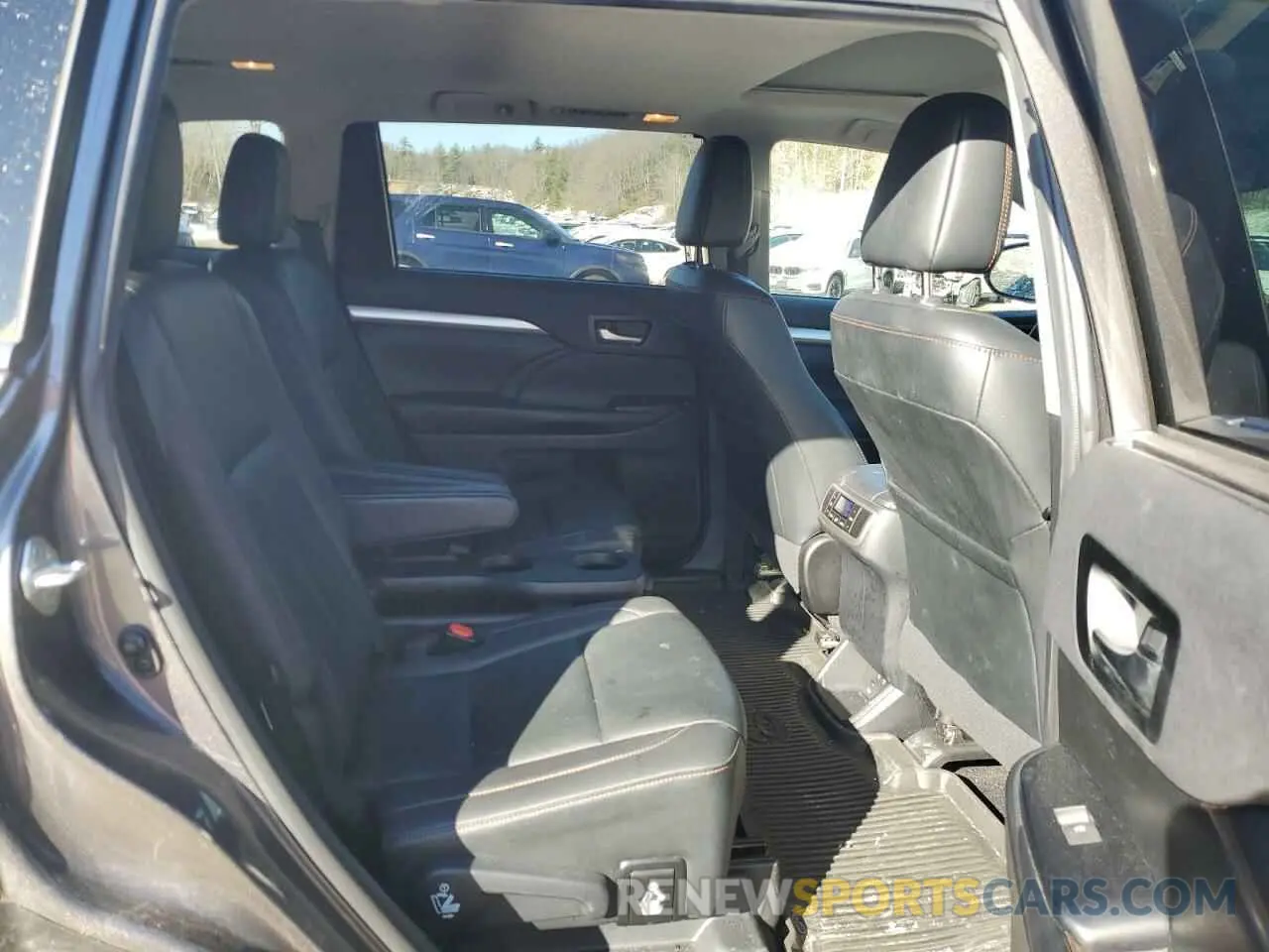11 fotografías del automóvil dañado 5TDJZRFH0KS740465 TOYOTA HIGHLANDER 2019