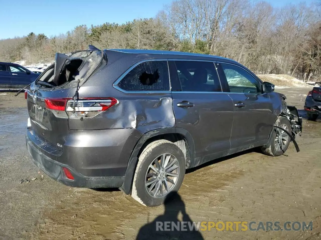 3 fotografías del automóvil dañado 5TDJZRFH0KS740465 TOYOTA HIGHLANDER 2019