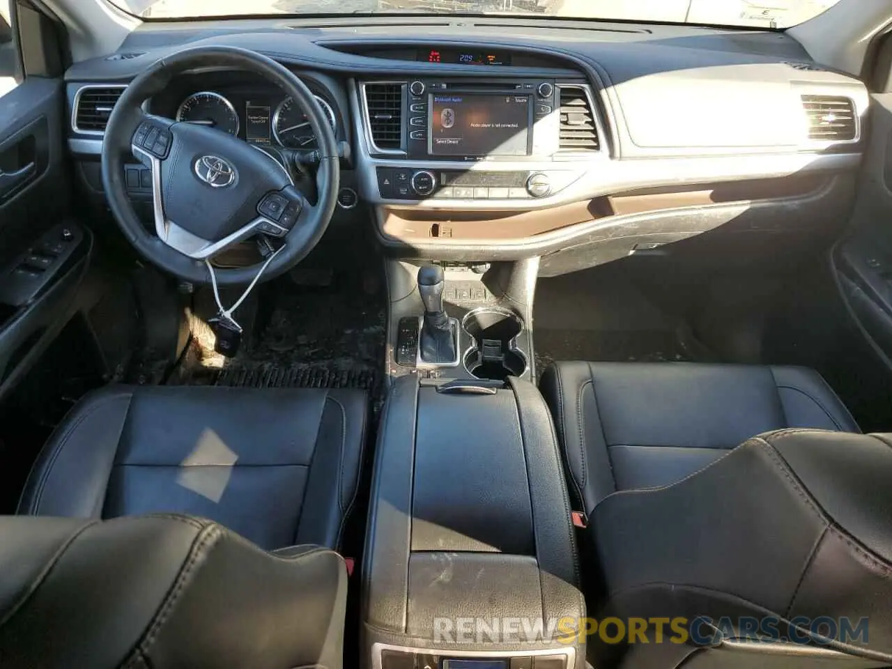 8 fotografías del automóvil dañado 5TDJZRFH0KS740465 TOYOTA HIGHLANDER 2019