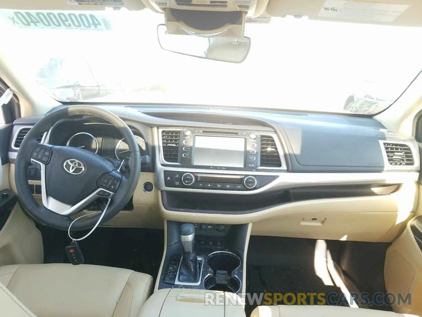 10 fotografías del automóvil dañado 5TDJZRFH0KS916009 TOYOTA HIGHLANDER 2019