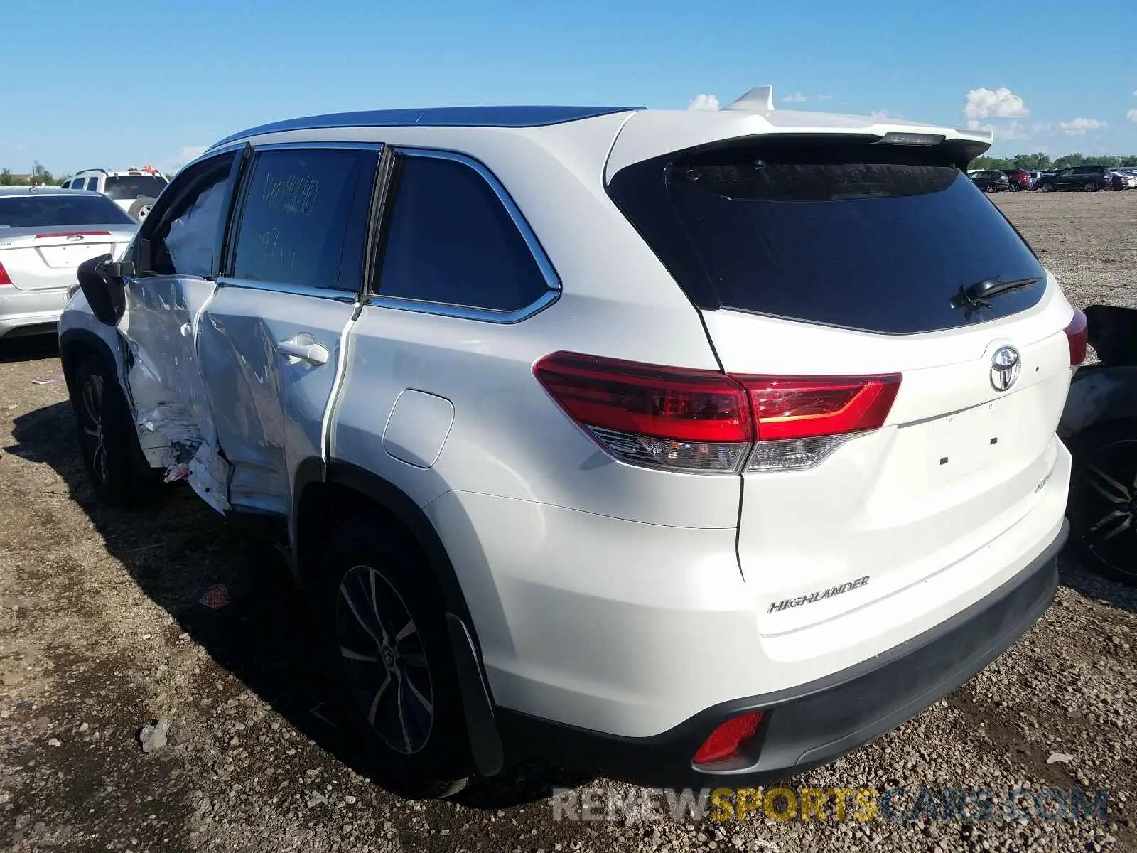 3 fotografías del automóvil dañado 5TDJZRFH0KS916009 TOYOTA HIGHLANDER 2019