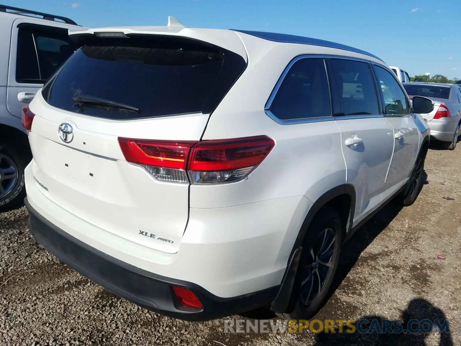 4 fotografías del automóvil dañado 5TDJZRFH0KS916009 TOYOTA HIGHLANDER 2019