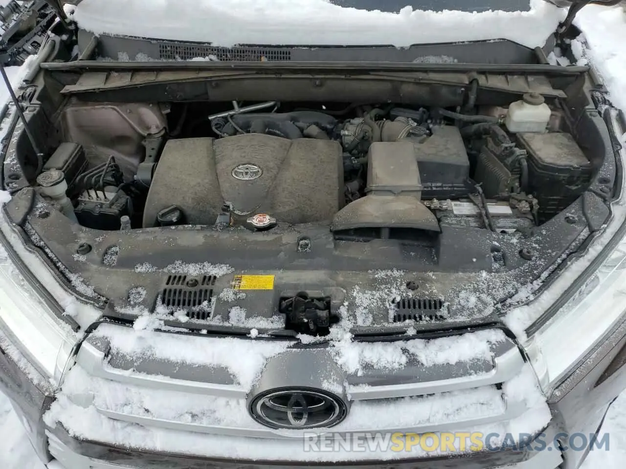 12 fotografías del automóvil dañado 5TDJZRFH0KS940813 TOYOTA HIGHLANDER 2019