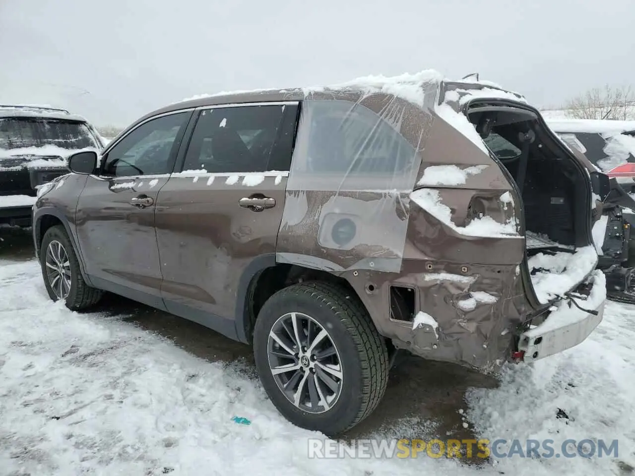 2 fotografías del automóvil dañado 5TDJZRFH0KS940813 TOYOTA HIGHLANDER 2019