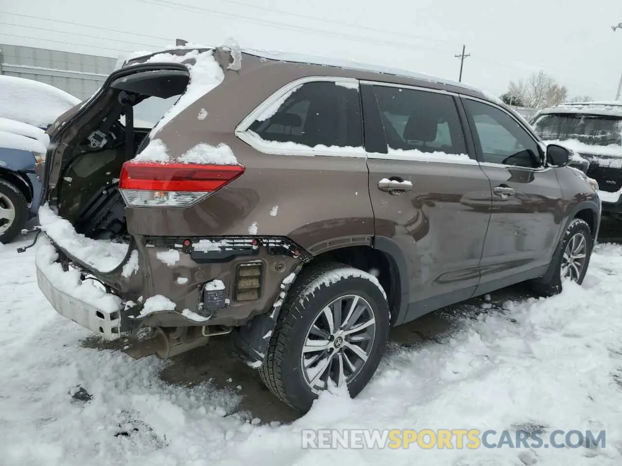 3 fotografías del automóvil dañado 5TDJZRFH0KS940813 TOYOTA HIGHLANDER 2019
