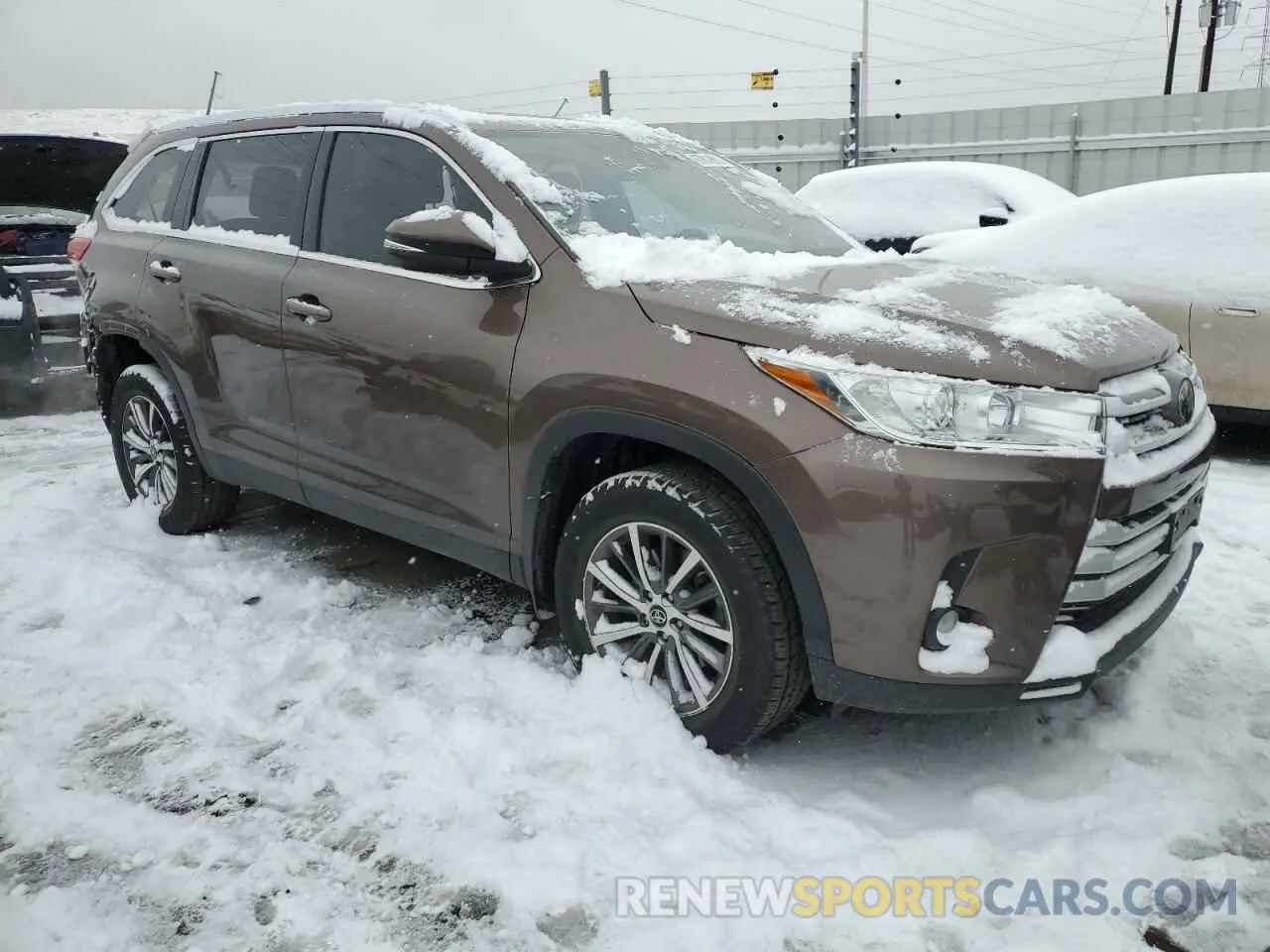 4 fotografías del automóvil dañado 5TDJZRFH0KS940813 TOYOTA HIGHLANDER 2019