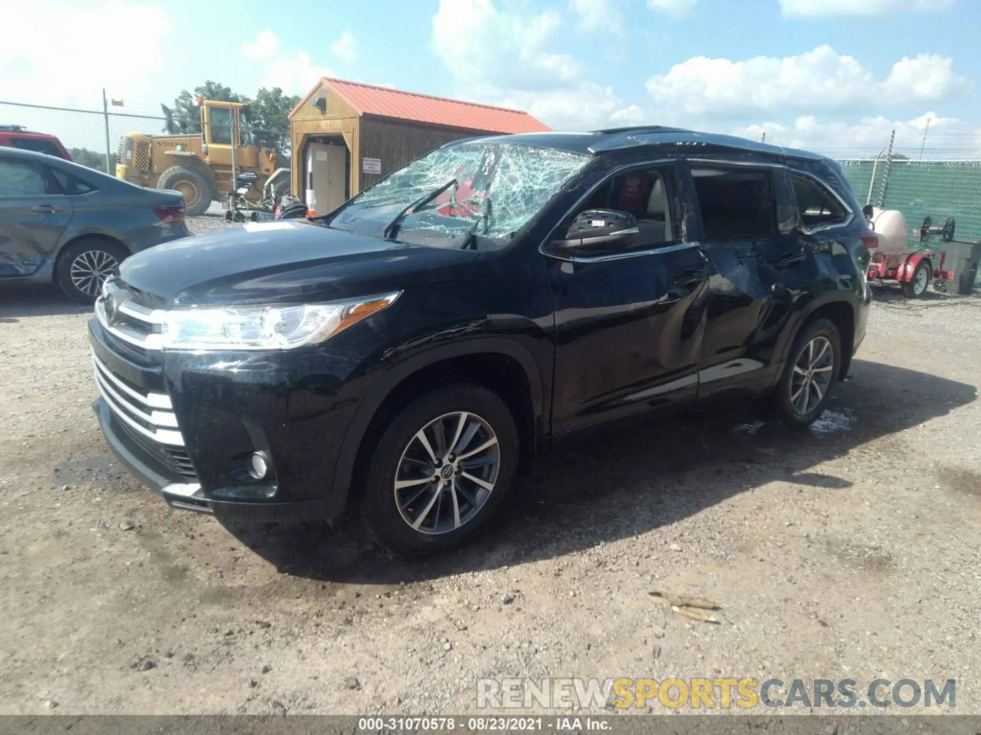 2 fotografías del automóvil dañado 5TDJZRFH0KS945039 TOYOTA HIGHLANDER 2019
