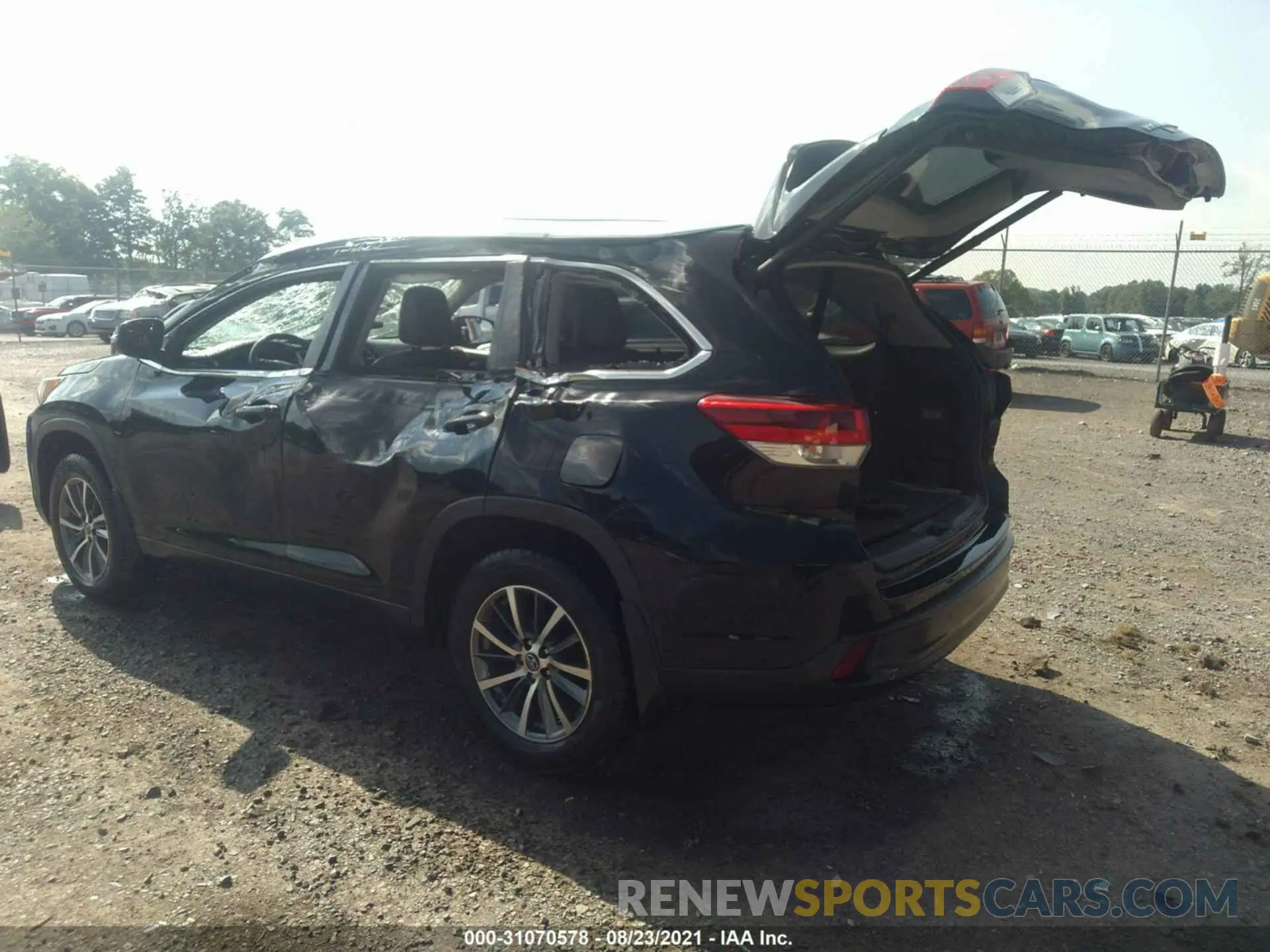 3 fotografías del automóvil dañado 5TDJZRFH0KS945039 TOYOTA HIGHLANDER 2019