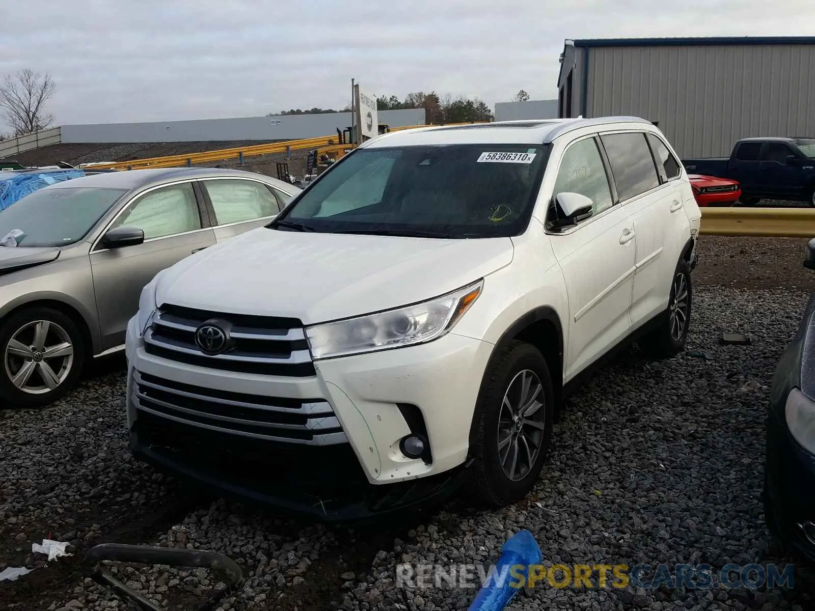 2 fotografías del automóvil dañado 5TDJZRFH0KS997867 TOYOTA HIGHLANDER 2019