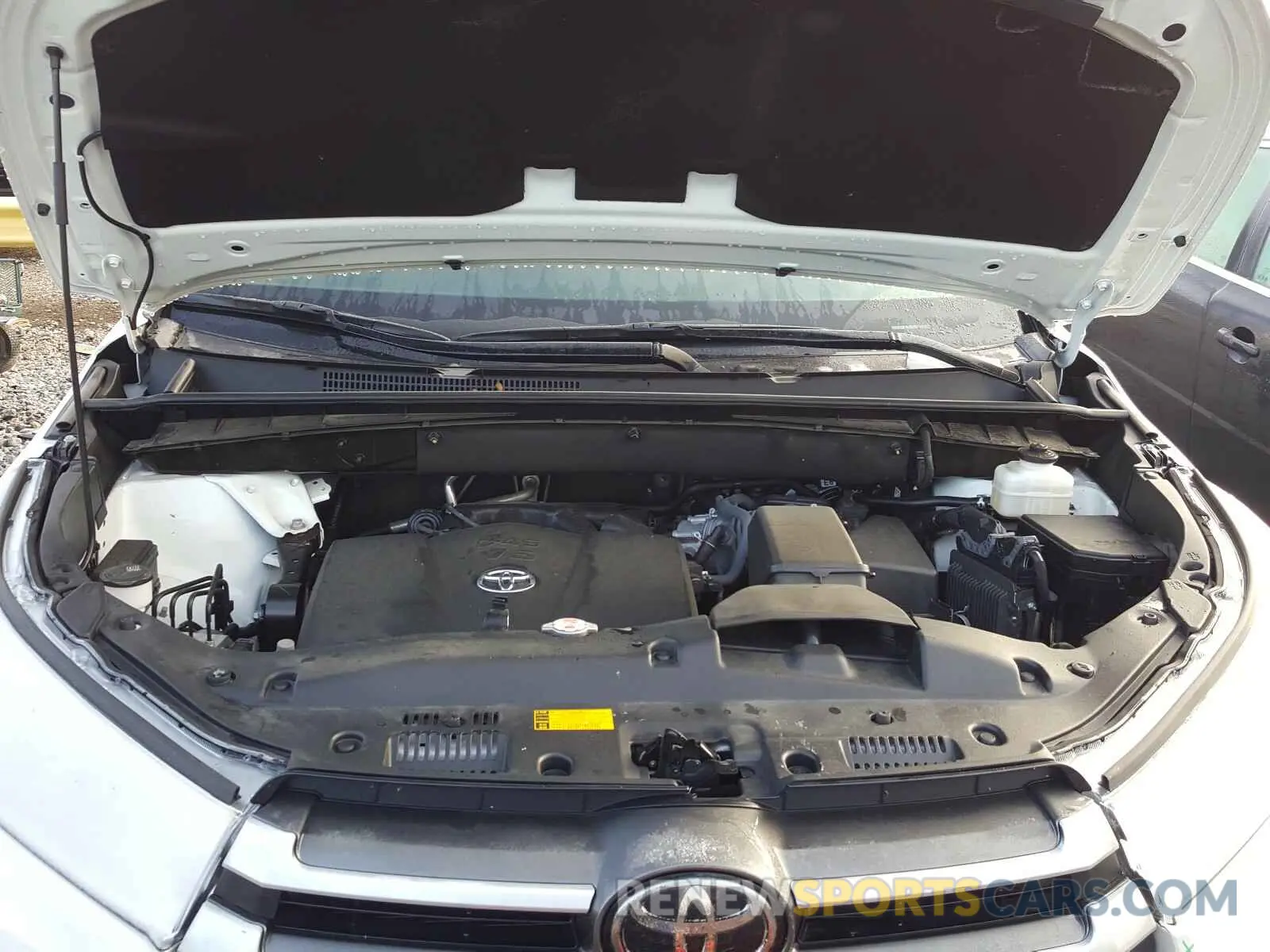 7 fotografías del automóvil dañado 5TDJZRFH0KS997867 TOYOTA HIGHLANDER 2019